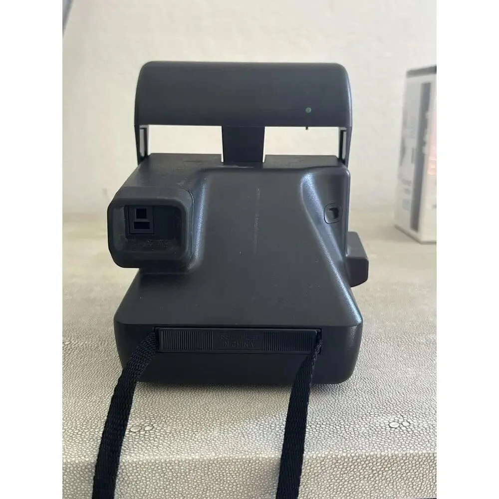 Polaroid One Step 600 Film Instant Camera w Flash Untested w/Strap Vintage - Picture 3 of 9